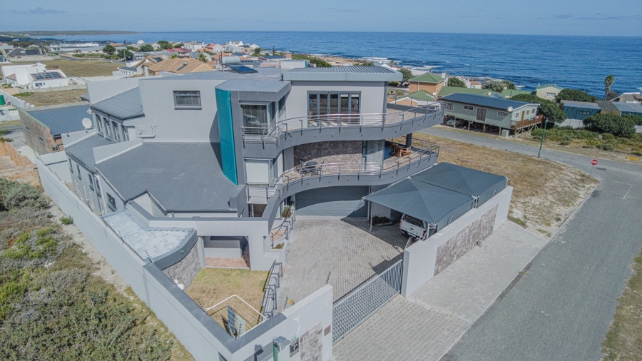 4 Bedroom Property for Sale in Perlemoenbaai Western Cape